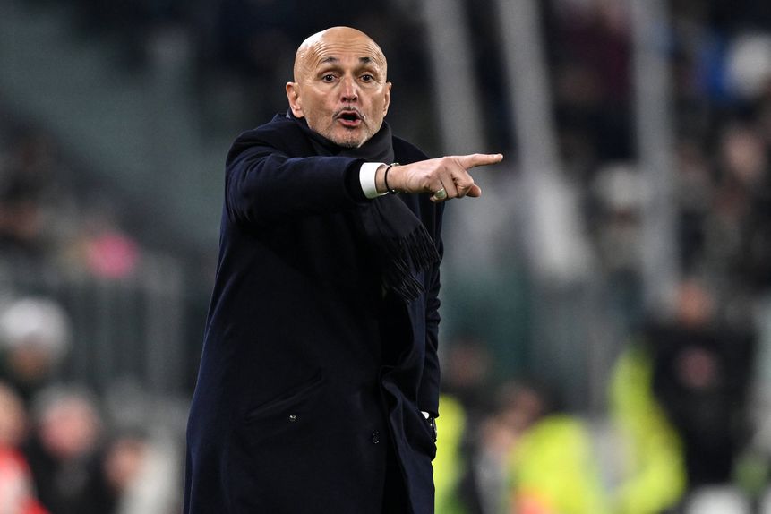 Spalletti, treinador da Juventus, a dar indicações