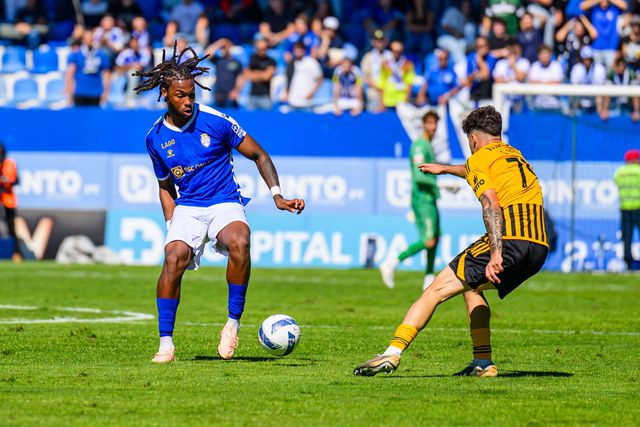 Gigante defesa-central do emblema de Santa Maria da Feira é um dos esteios da retaguarda dos fogaceiros - Foto: Feirense