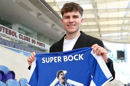 Oskar Pietuszewski pode estrear-se com o Benfica - Foto: FC Porto