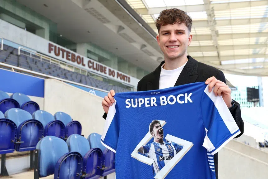 Oskar Pietuszewski pode estrear-se com o Benfica - Foto: FC Porto