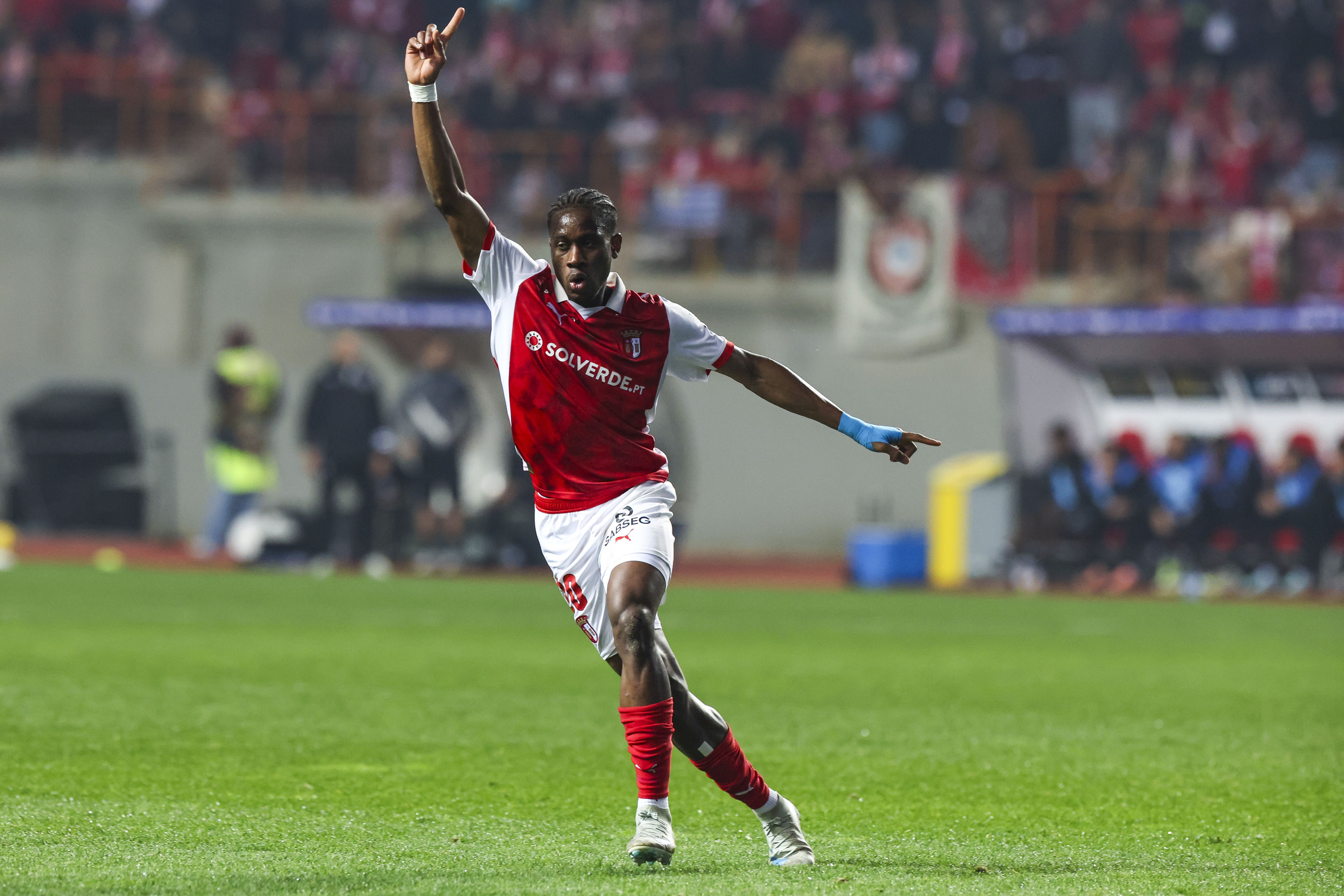 Mario Dorgeles (SC Braga) é forte nos passes no meio-campo adversário (Foto: EPA/Paulo Novais)