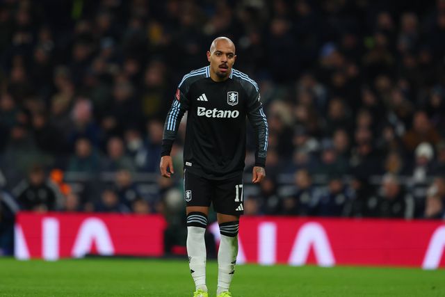 Donyell Malen está na porta de saída do Aston Villa