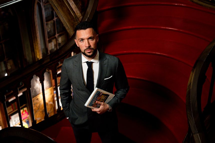 Farioli renovou contrato com o FC Porto na icónica livraria Lello - Foto: FC Porto