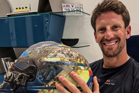 Romain Grosjean e o capacete do acidente de 2020 (Instagram/Romain Grosjean)