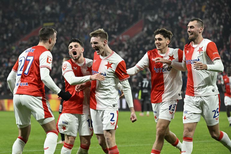 Slavia Praga (Chéquia): 13 vitórias e seis empates