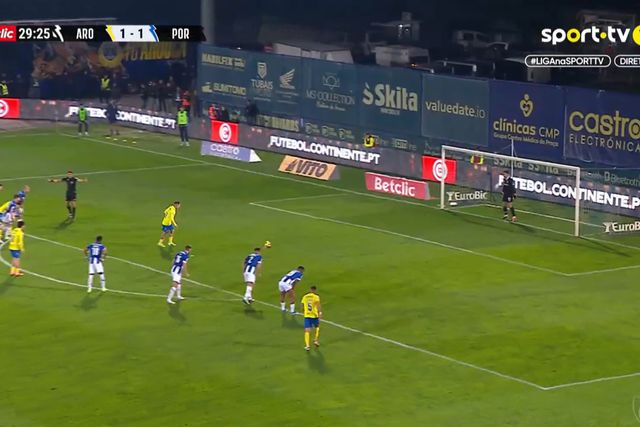 Vídeo: Arouca paga ao FC Porto na mesma moeda e faz o 2-1
