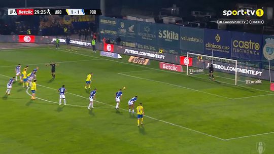 Vídeo: Arouca paga ao FC Porto na mesma moeda e faz o 2-1