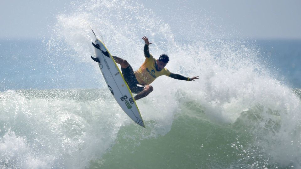 Mais uma pausa para a saúde mental: agora o campeão mundial de surf