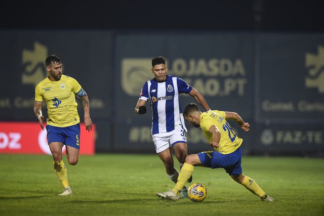 Vídeo: 25 cm custaram o golo do empate ao FC Porto