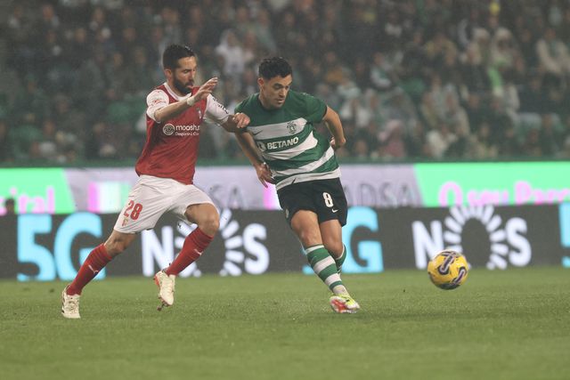 João Moutinho não foi poupado: ouviu muitos assobios em Alvalade