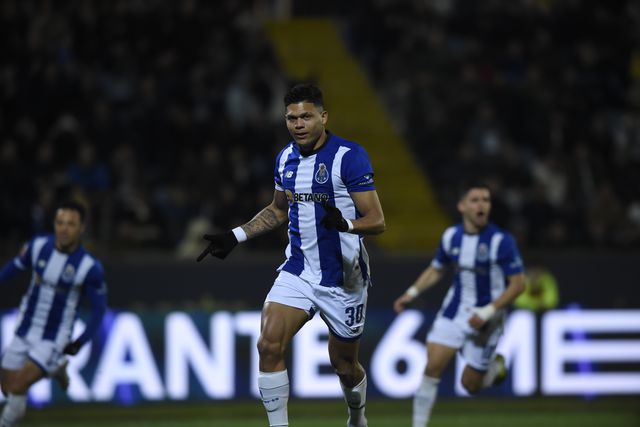 Vídeo: Evanilson repõe igualdade para o FC Porto de penálti