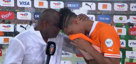 Vídeo: Haller não se conteve e chorou com o jornalista após ganhar o CAN