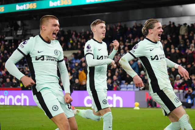 Chelsea volta a vencer com golo de Enzo e sobe ao 10.º lugar