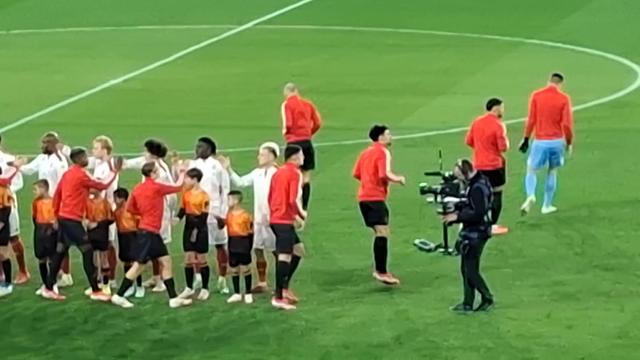 Trubin não cumprimenta Golovin (pela segunda vez!)