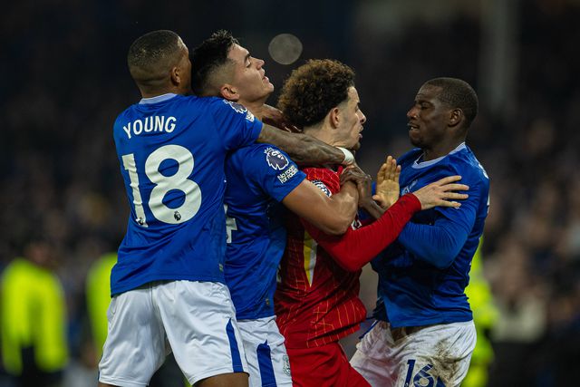 Jogo de loucos termina em empate entre Everton e Liverpool (resumo)