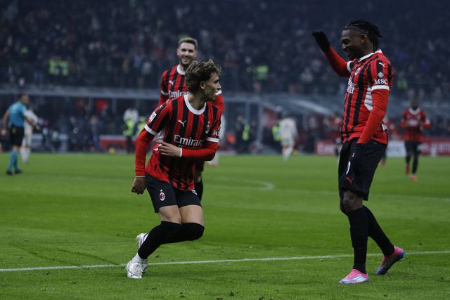 Ibra avisa: «Chegada de Félix não tira responsabilidade a Rafael Leão»