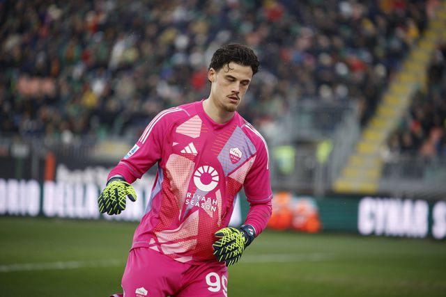 Svilar é guarda-redes da Roma - Foto: IMAGO