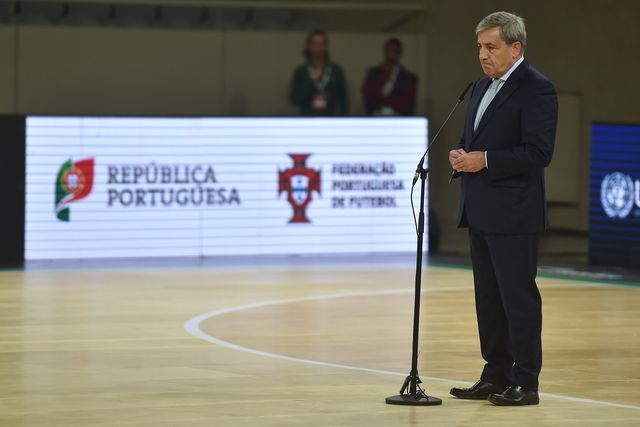 Fernando Gomes, 72 anos, discursa enquanto presidente da Federação Portuguesa de Futebol, cargo para o qual foi eleito a 110 de dezembro de 2011