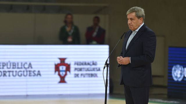 Fernando Gomes, 72 anos, discursa enquanto presidente da Federação Portuguesa de Futebol, cargo para o qual foi eleito a 110 de dezembro de 2011