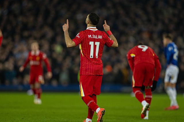 Vídeo: Salah (quem mais?) coloca o Liverpool na frente do dérbi