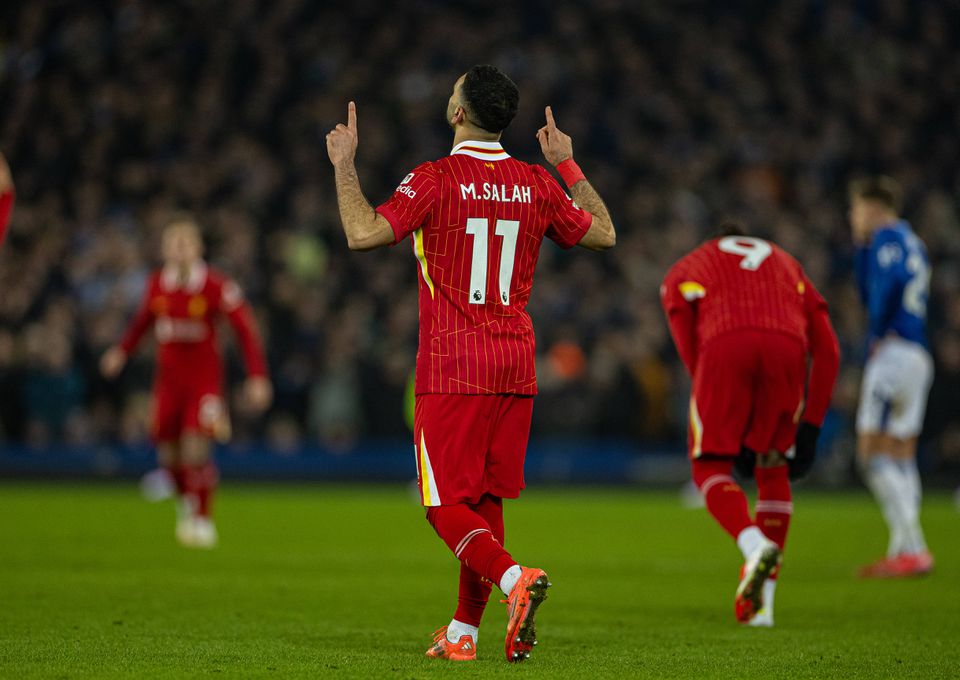 Vídeo: Salah (quem mais?) coloca o Liverpool na frente do dérbi