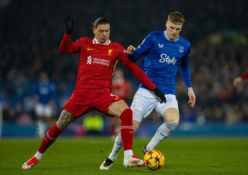 Loucura em Goodison Park! Liverpool deixa fugir vitória no dérbi... aos 90+8