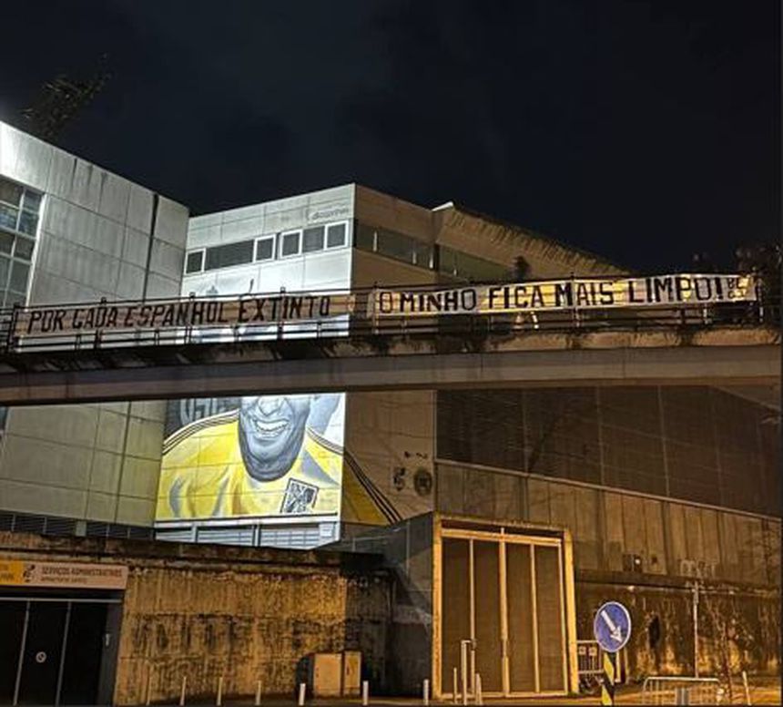 Direção do SC Braga condenou o teor da mensagem constante de uma faixa colocada junto ao mural de Neno, no Estádio D. Afonso Henriques, em Guimarães