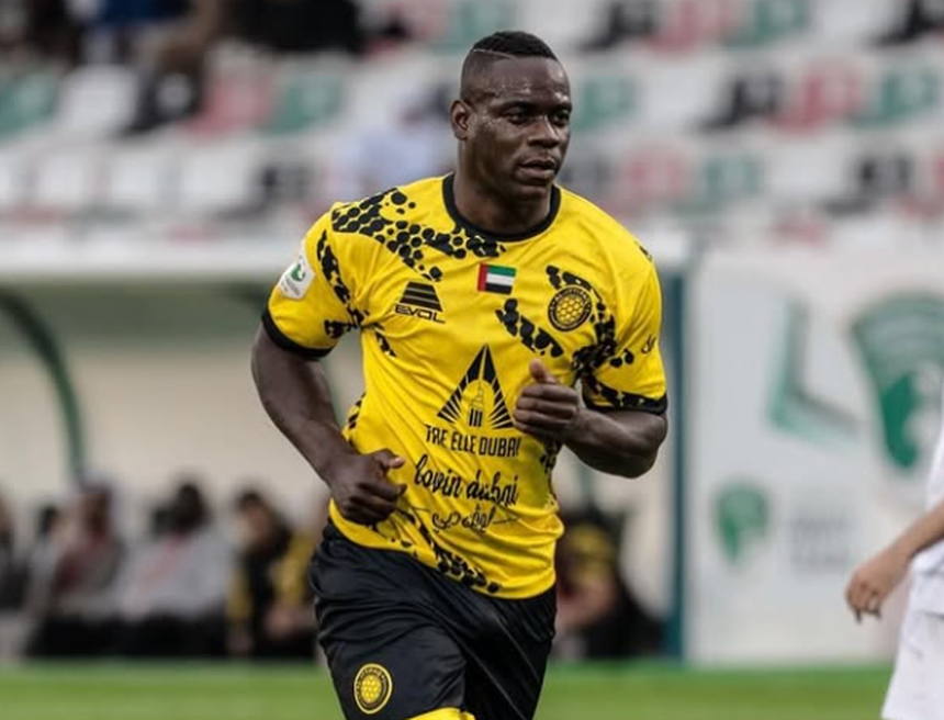 Balotelli com a camisola do Al Ittifaq - Foto: Balotelli/Instagram