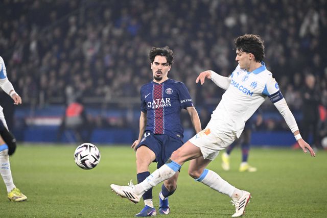 Vitinha e Balerdi durante o clássico entre PSG e Marselha
