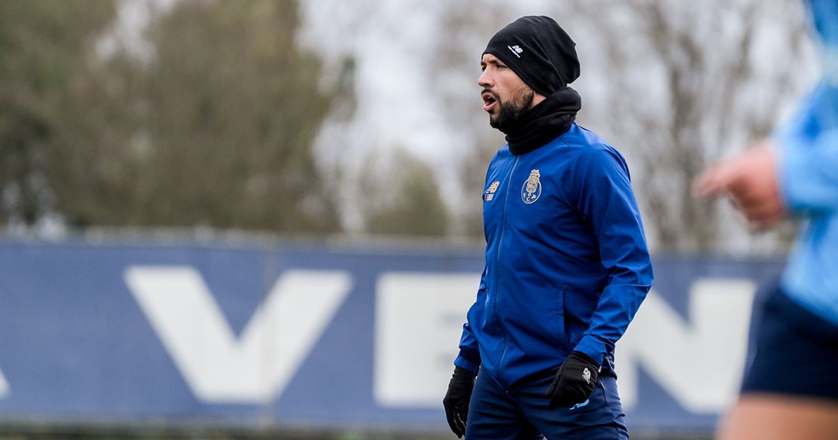 FC Porto: Farioli 'troca' dois elementos da equipa B e vê quinteto ainda à margem