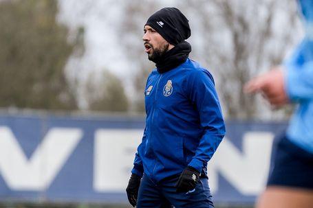Francesco Farioli orientou mais um treino no Olival - Foto: FC PORTO
