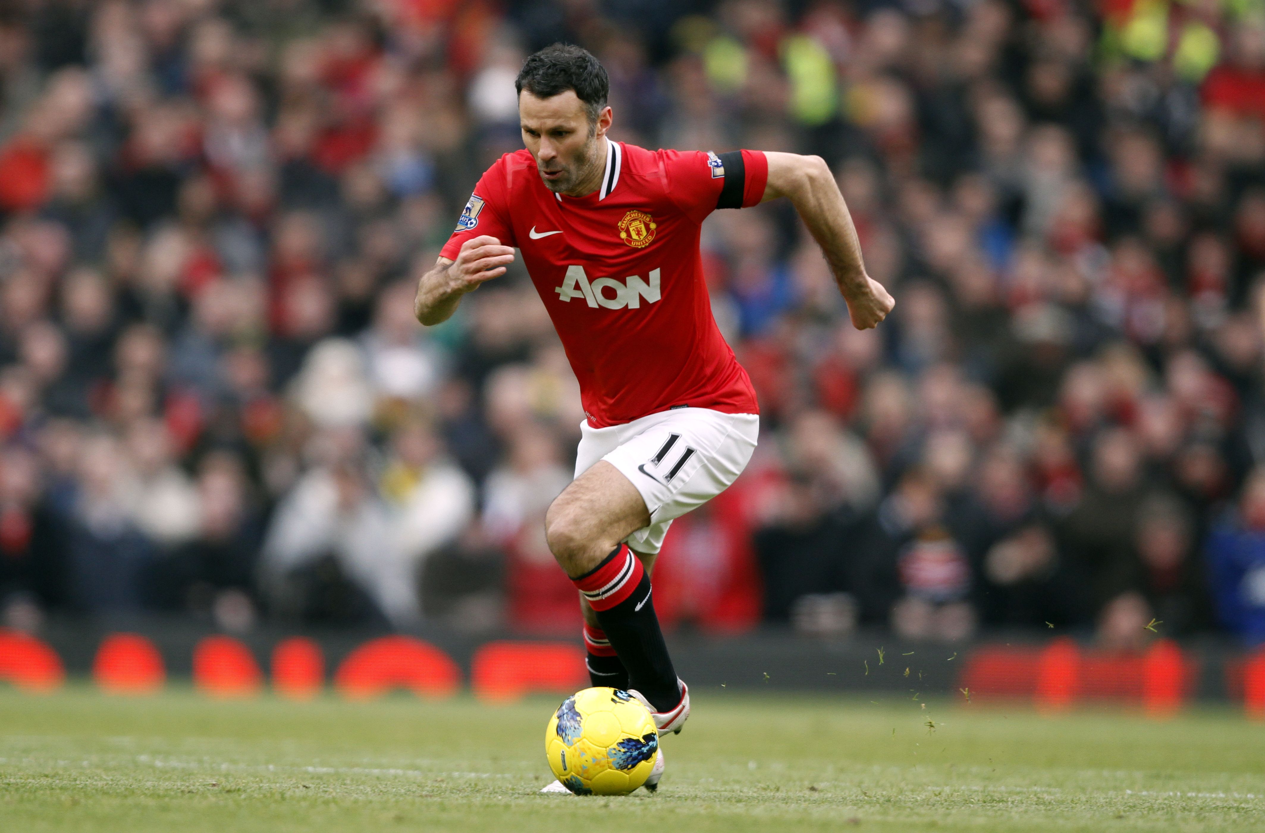 Ryan Giggs com 13 títulos: Premier League - 13