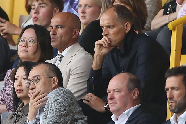 Inglaterra segura selecionador, Manchester United a ver navios