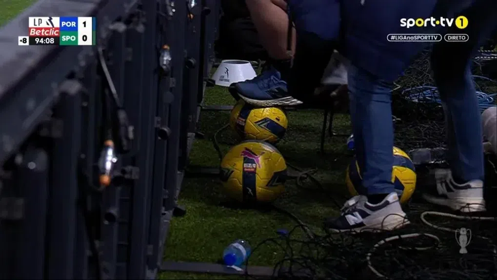 Imagem das bolas recolhidas no Dragão - SPORT TV