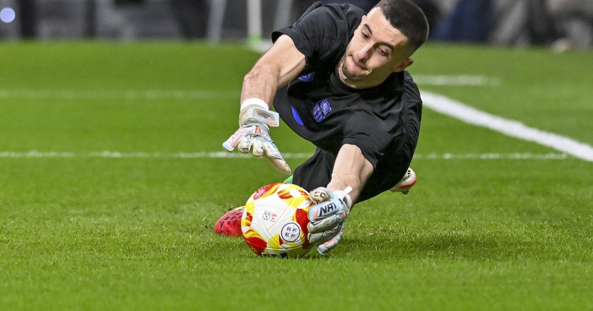 Erro monumental do guarda-redes custa caro ao Barcelona (vídeo)
