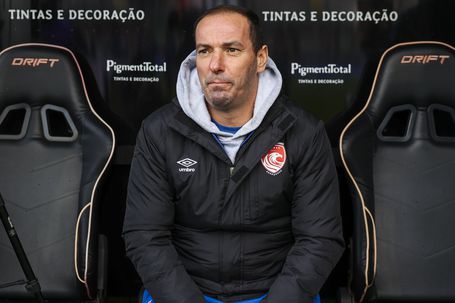 Petit, treinador do Santa Clara. -Foto: JOSÉ SENA GOULÃO/LUSA