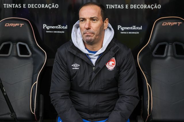 Petit, treinador do Santa Clara. -Foto: JOSÉ SENA GOULÃO/LUSA