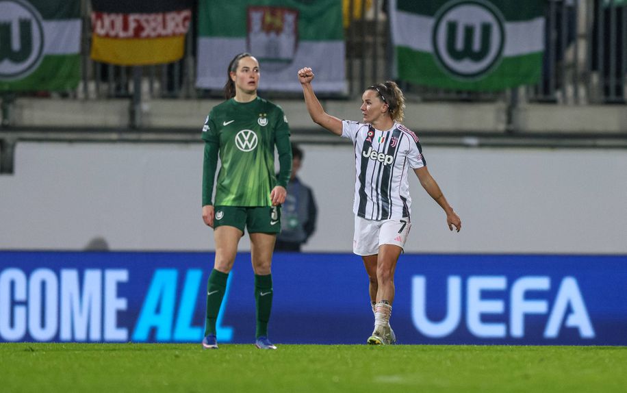 Ana Capeta inaugurou o marcador na Alemanha, frente ao Wolfsburgo