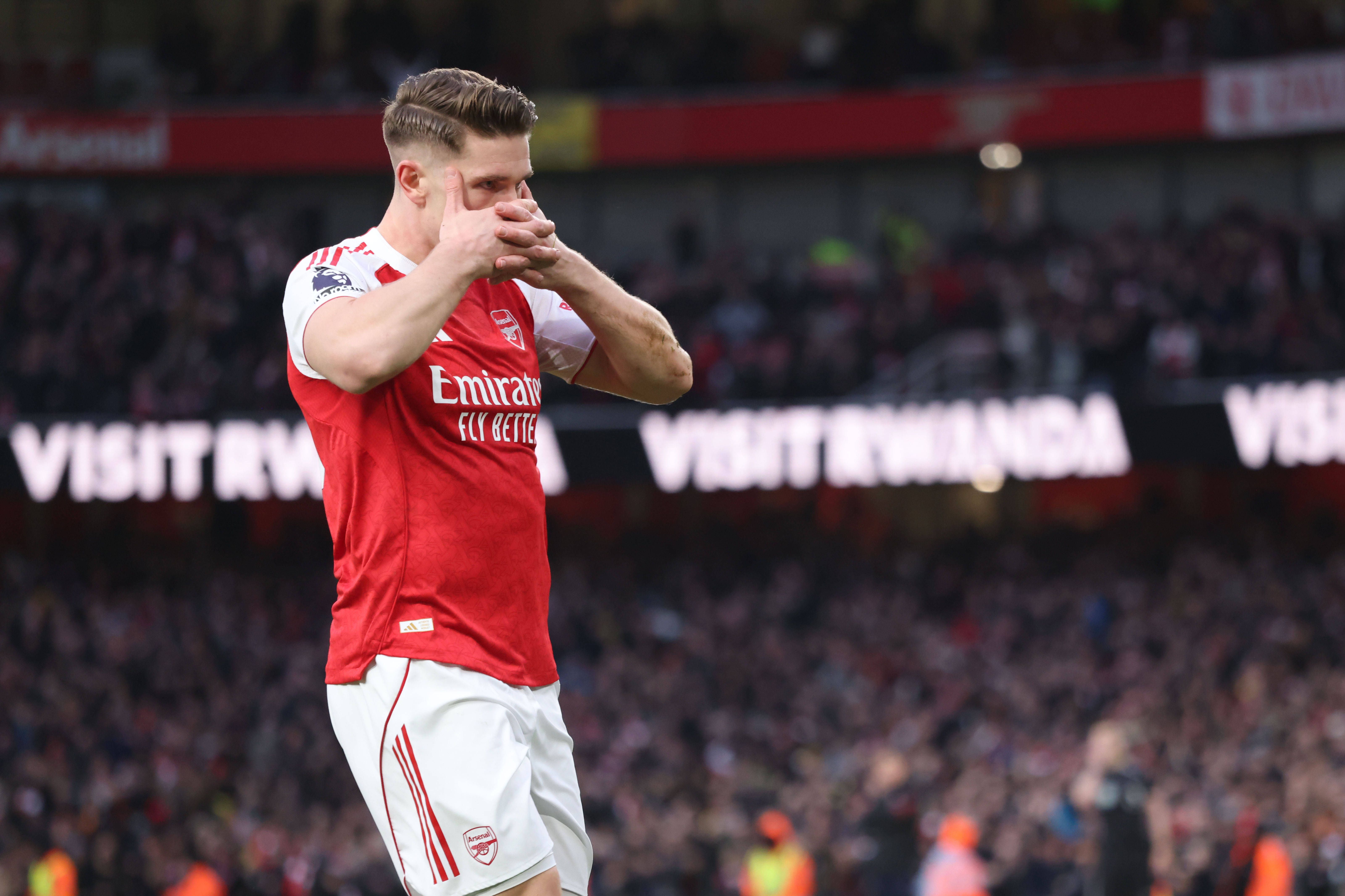 Gyokeres faz a máscara depois de marcar pelo Arsenal