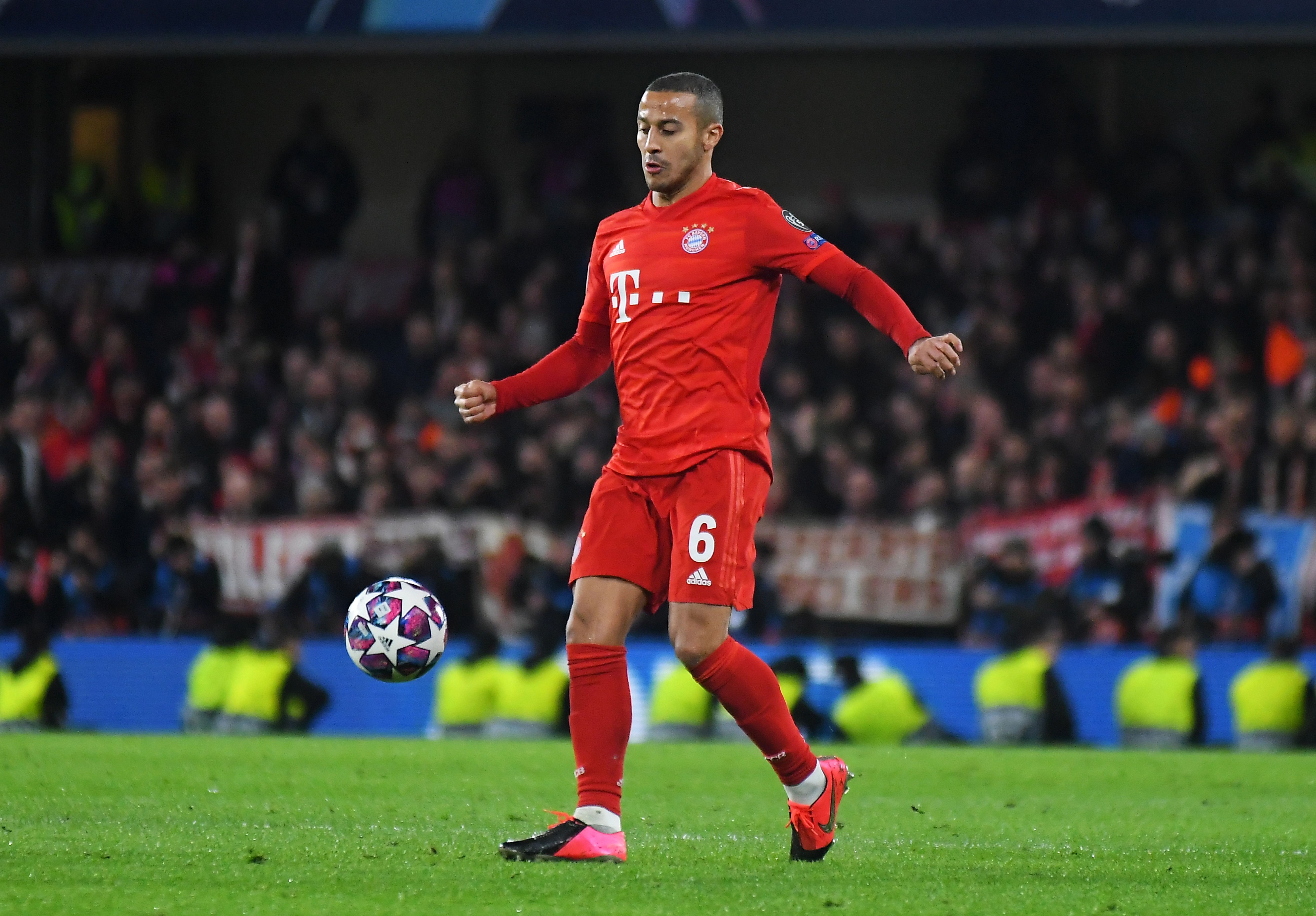 Thiago Alcântara com 11 títulos: Bundesliga - 7 e LaLiga - 4