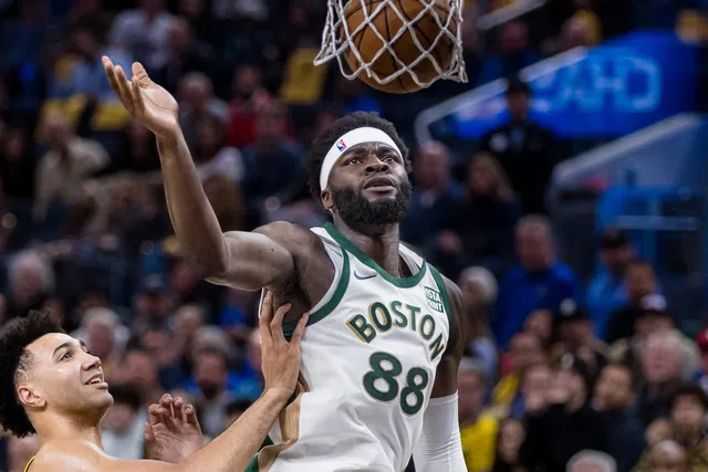 Neemias está contente por voltar após a lesão e nem pensa quantos jogos já fez ou quantos os Celtics ainda querem que jogue