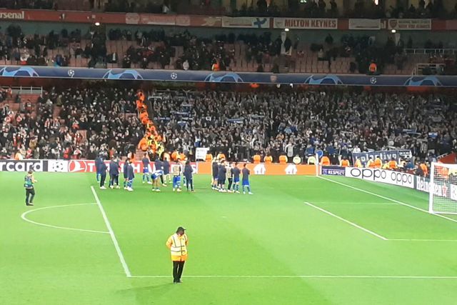 Adeptos aplaudem equipa do FC Porto