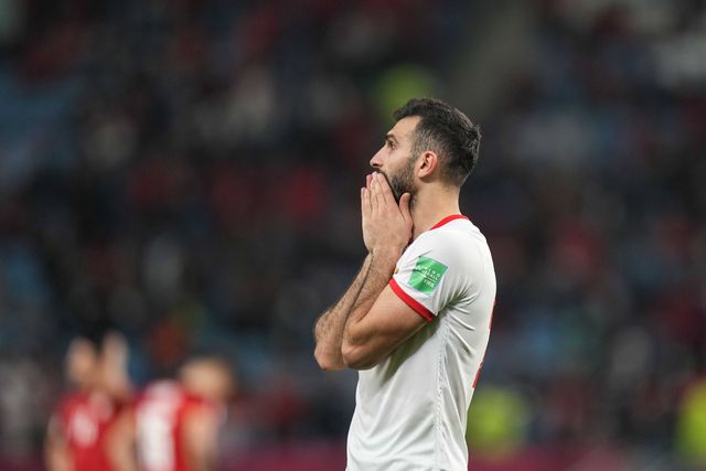 Arrepiante: internacional egípcio sofre ataque cardíaco em campo