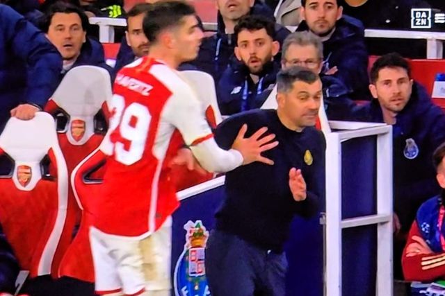 A análise de Duarte Gomes à arbitragem do Arsenal-FC Porto: gestão muito irregular da partida