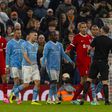 Chefe dos árbitros explica polémica decisão em lance do Liverpool-City