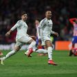 Mbappé e Acensio a celebrarem o apuramento do Real Madrid, após o penálti de Rudiger