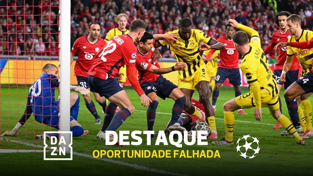 Uma, duas, três. Quatro! Como é que a bola não entra neste lance surreal?