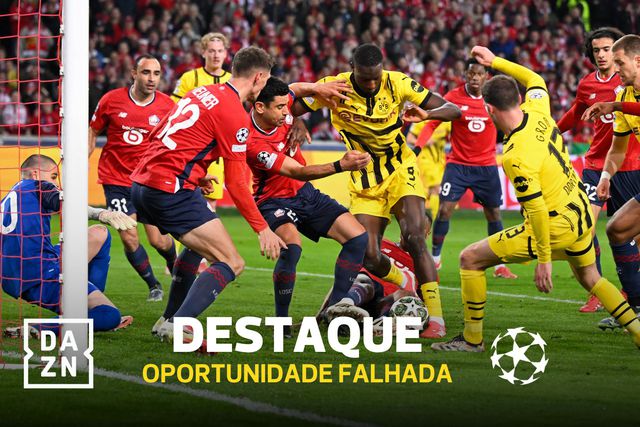 Uma, duas, três. Quatro! Como é que a bola não entra neste lance surreal?