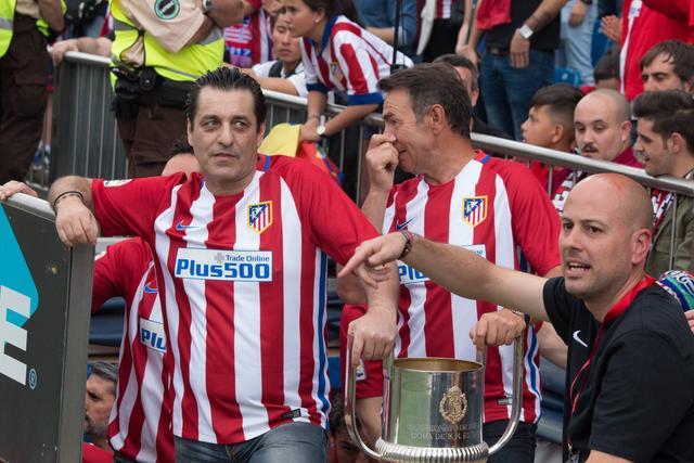 Paulo Futre no Estádio Vicente Calderón em 2017, com uma camisola do Atlético Madrid