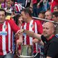 Paulo Futre no Estádio Vicente Calderón em 2017, com uma camisola do Atlético Madrid